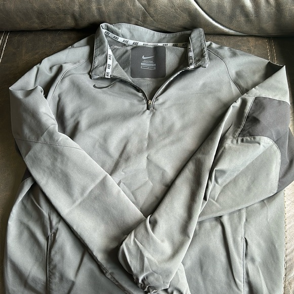 Grey nike windbreaker pullover - Picture 1 of 3